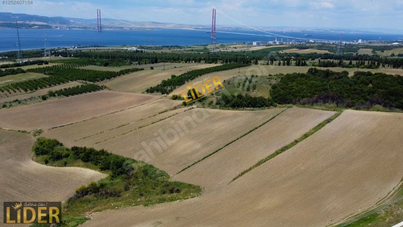 LAPSEKİ SULUCA K&Ouml;Y&Uuml;NDE 2.712 M2 FULL K&Ouml;PR&Uuml; MANZARALI ARAZİ !!!!!